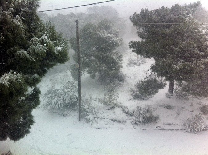 ΤΩΡΑ: Χιονίζει ασταμάτητα στην Αθήνα...Τα πάντα στα λευκά! [photos] - Φωτογραφία 4