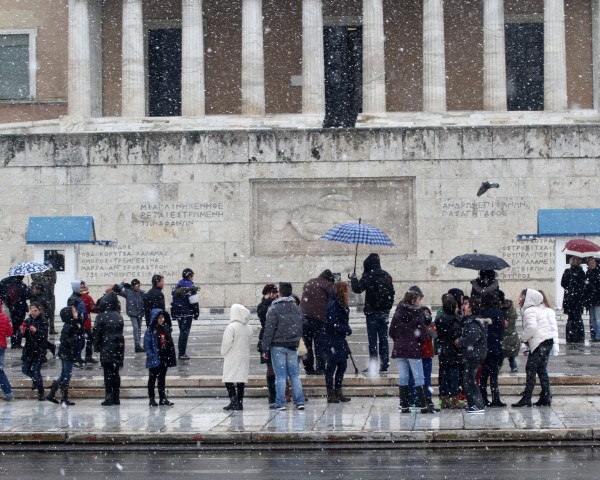 Οι ήρωες Εύζωνες στη χιονισμένη Αθήνα (ΦΩΤΟ) - Φωτογραφία 8