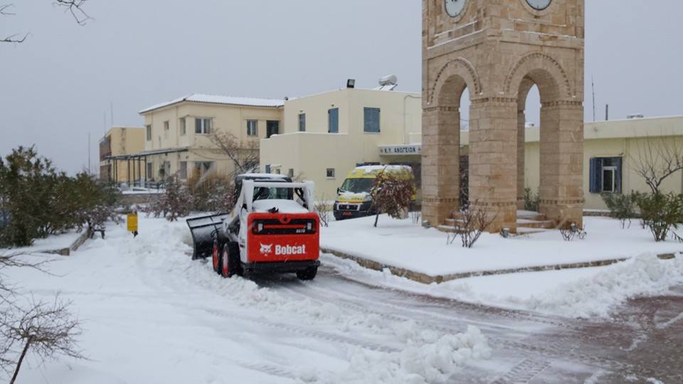 Παγώνει η… Κρήτη – Χωρίς ρεύμα τα Σφακιά, κλειστοί δρόμοι και σχολεία - Φωτογραφία 3