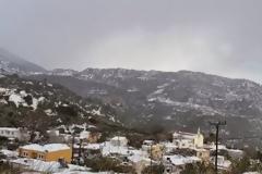Παγώνει η… Κρήτη – Χωρίς ρεύμα τα Σφακιά, κλειστοί δρόμοι και σχολεία