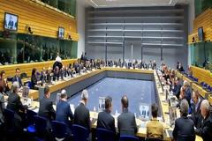 Το σύντομο Eurogroup εξελίχθηκε σε μαραθώνιο: ΠΙΕΖΟΥΝ την Ελλάδα να δεχτεί την παράταση!