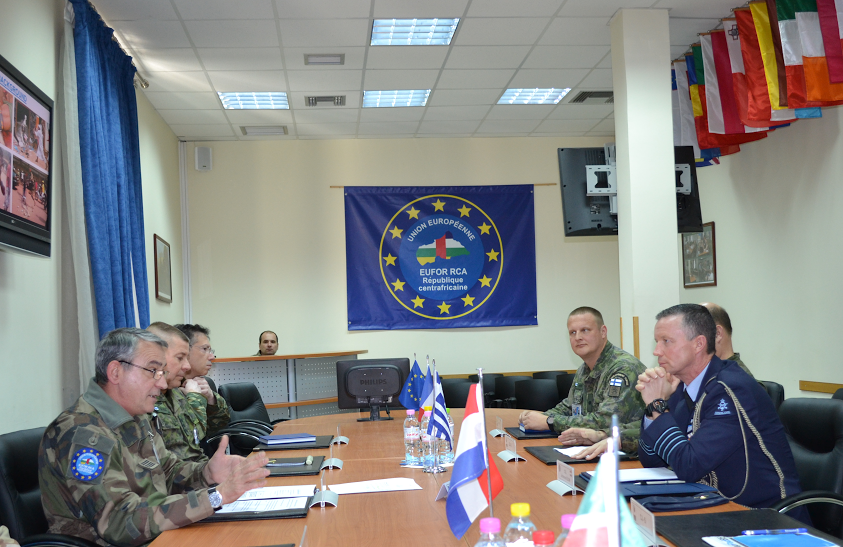 Επίσκεψη του ΑΚΑΜ Ολλανδίας στο Στρατηγείο Επιχειρήσεων της EUFOR RCA στη Λάρισα - Φωτογραφία 2