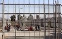 Κλιμάκιο του ΣΥΡΙΖΑ στην Αμυγδαλέζα μετά την αυτοκτονία μετανάστη