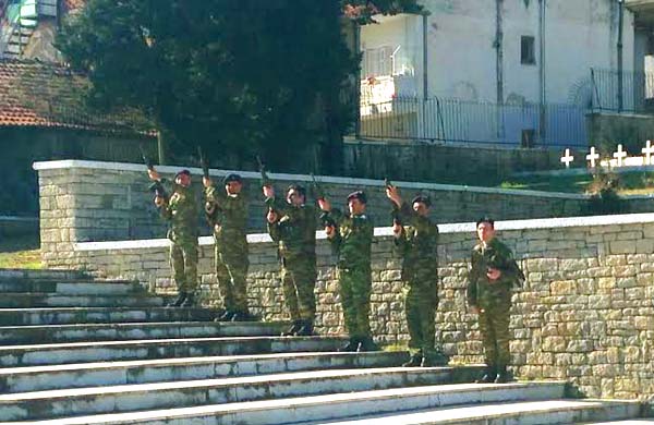 Επιμνημόσυνη δέηση στο Στρατιωτικό Νεκροταφείο Καστοριάς - Φωτογραφία 6