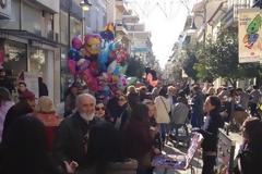 Πάτρα: Κοσμοπλημμύρα στο κέντρο - Δείτε φωτο από τα καρναβαλικά δρώμα