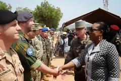 Φόρος Τιμής στην EUFOR RCA  από την Πρόεδρο της Κεντροαφρικανικής Δημοκρατίας