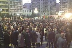 Πάτρα: Μεγάλη συγκέντρωση στην Πλατεία Γεωργίου παρά το τσουχτερό κρύο - Συμπαράσταση στην Κυβέρνηση - Δείτε φωτο