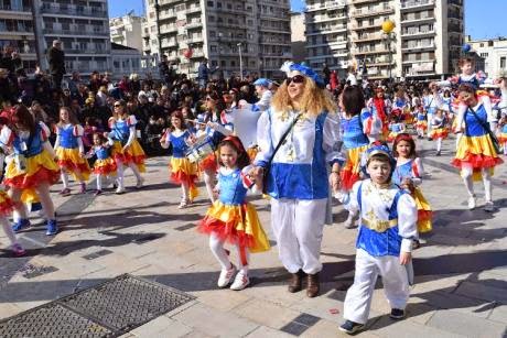 Πατρινό Καρναβάλι: Παρήλασαν 10.000 λιλιπούτειοι καρναβαλιστές και συνοδοί - Δείτε πλούσιο φωτορεπορτάζ - Φωτογραφία 12