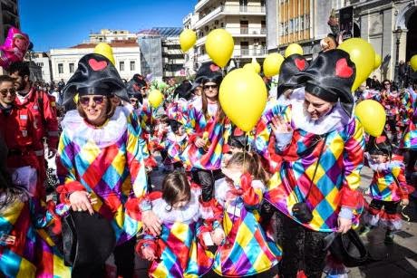 Πατρινό Καρναβάλι: Παρήλασαν 10.000 λιλιπούτειοι καρναβαλιστές και συνοδοί - Δείτε πλούσιο φωτορεπορτάζ - Φωτογραφία 15