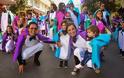 Πατρινό Καρναβάλι: Παρήλασαν 10.000 λιλιπούτειοι καρναβαλιστές και συνοδοί - Δείτε πλούσιο φωτορεπορτάζ - Φωτογραφία 6