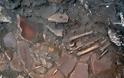 Συγκλονιστική ανασκαφή αρχαίου αγκαλιασμένου ζευγαριού στο Διρό! - Φωτογραφία 3