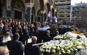 Συντετριμμένος ο Λάκης Λαζόπουλος στην κηδεία της μητέρας του [photos]