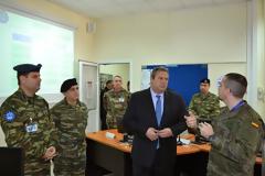 Επίσκεψη του ΥΕΘΑ Π. Καμμένου στο Στρατηγείο της EUFOR RCA στη Λάρισα