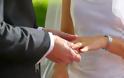 Πόσο κοστίζει τελικά ένας πολιτικός γάμος;