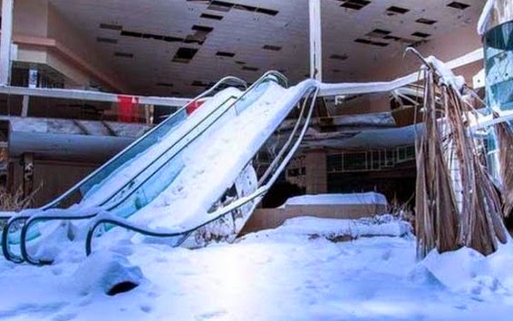 Εγκαταλελειμμένο εμπορικό κέντρο έχει πλέον καλυφθεί από χιόνι! [photo] - Φωτογραφία 4