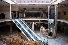 Εγκαταλελειμμένο εμπορικό κέντρο έχει πλέον καλυφθεί από χιόνι! [photo]