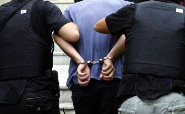 Συνελήφθη στην Βέροια 32χρονος οπαδός για ναρκωτικά και πυρσούς - Φωτογραφία 1