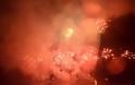 Μπαράζ πυροτεχνημάτων στην τελετή λήξης του Καρναβαλιού στην Πάτρα