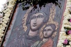 Έτσι οι βλάσφημοι κάνουν τις εικόνες να δακρύζουν και ξεγελούν τον κόσμο... [photos]