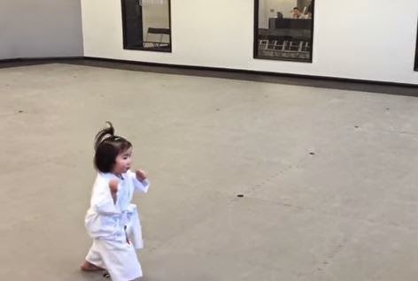 Το 3χρονο κοριτσάκι θαύμα του Τάε Κβον Ντο [video] - Φωτογραφία 1