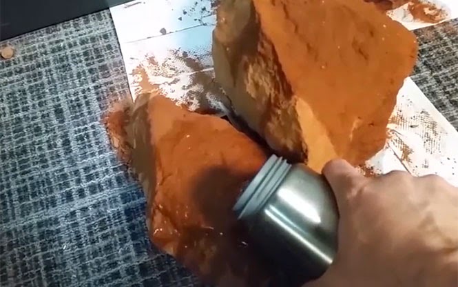 ΜΟΝΑΔΙΚΟ: Το απίστευτο πέτρωμα που απορροφά νερό [video] - Φωτογραφία 1