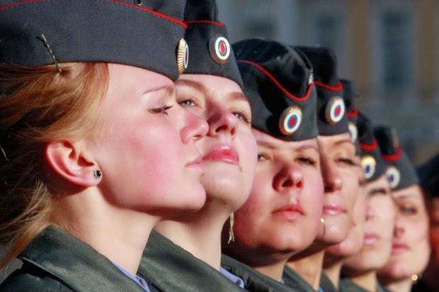 Lipstick και Καλάσνικοφ… Οι γυναίκες στην υπηρεσία των ρωσικών Ενόπλων Δυνάμεων… [photos] - Φωτογραφία 1