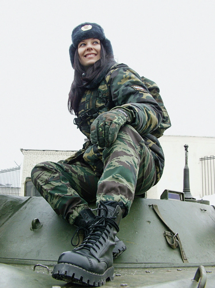 Lipstick και Καλάσνικοφ… Οι γυναίκες στην υπηρεσία των ρωσικών Ενόπλων Δυνάμεων… [photos] - Φωτογραφία 10