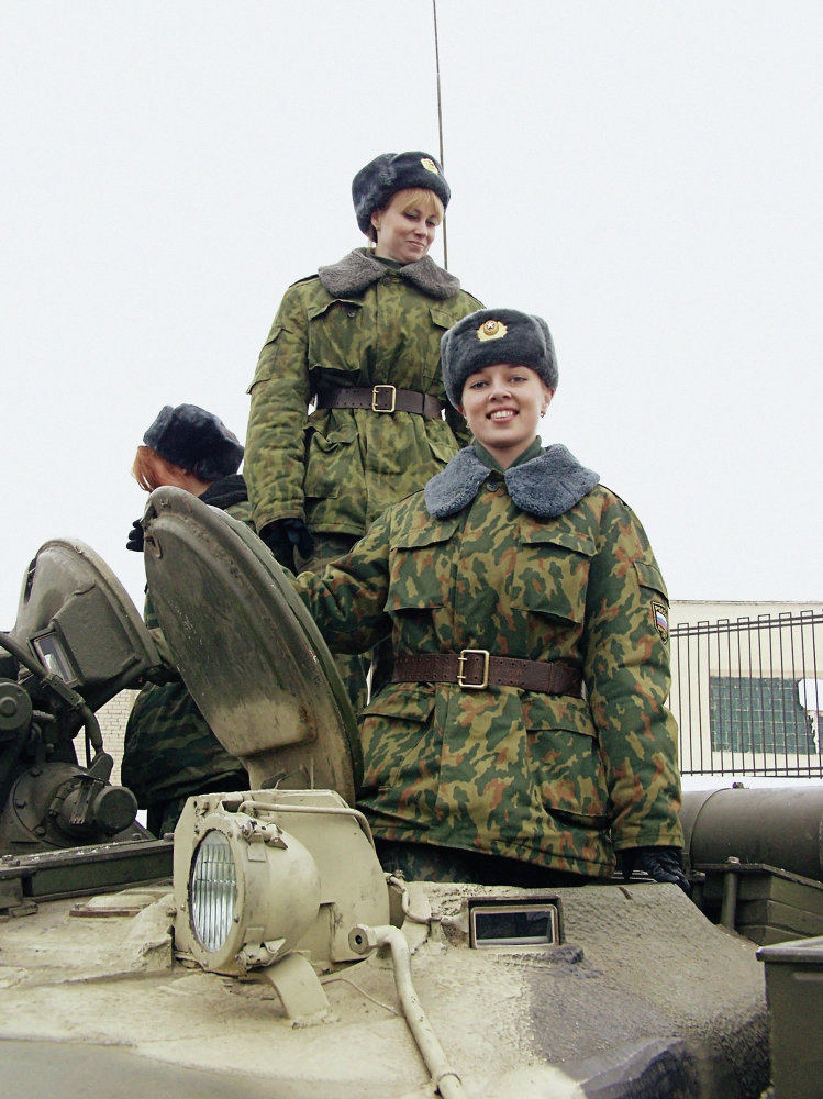 Lipstick και Καλάσνικοφ… Οι γυναίκες στην υπηρεσία των ρωσικών Ενόπλων Δυνάμεων… [photos] - Φωτογραφία 11