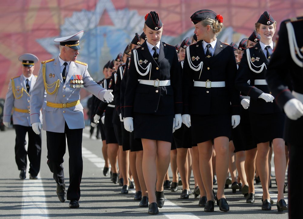 Lipstick και Καλάσνικοφ… Οι γυναίκες στην υπηρεσία των ρωσικών Ενόπλων Δυνάμεων… [photos] - Φωτογραφία 4