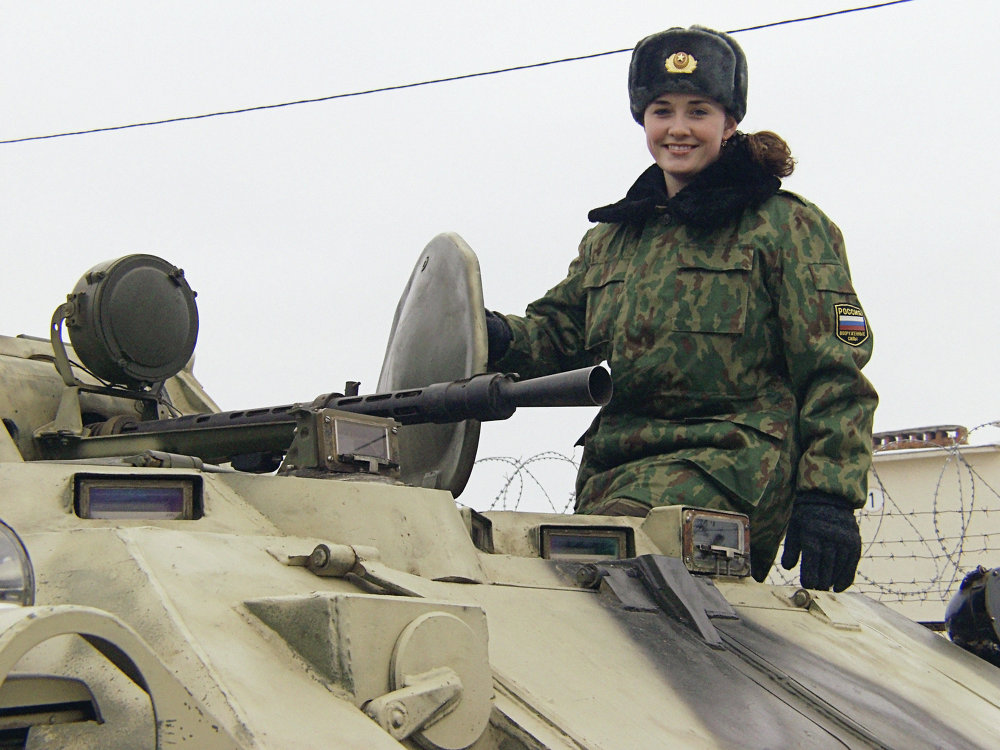 Lipstick και Καλάσνικοφ… Οι γυναίκες στην υπηρεσία των ρωσικών Ενόπλων Δυνάμεων… [photos] - Φωτογραφία 5