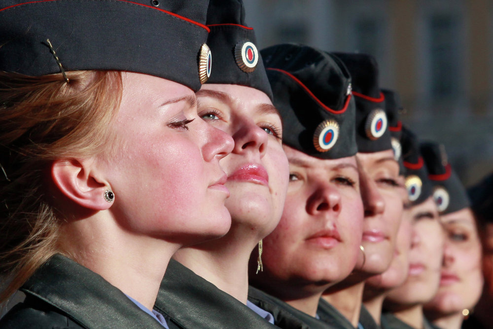Lipstick και Καλάσνικοφ… Οι γυναίκες στην υπηρεσία των ρωσικών Ενόπλων Δυνάμεων… [photos] - Φωτογραφία 7