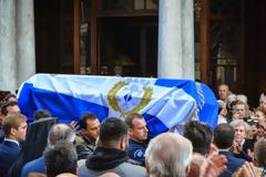 Εκλαψαν και οι πέτρες στην κηδεία του αρχιφύλακα... [photos]