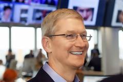 O Tim Cook συναντήθηκε με τη Γερμανίδα Καγκελάριο Άνγκελα Μέρκελ κατά την επίσκεψή του στο Βερολίνο