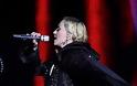 Kαρέ - καρέ η… συλλεκτική τούμπα της Μadonna στα Brit Awards... [photos] - Φωτογραφία 4