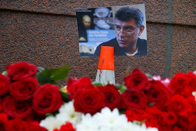 ΣΥΓΚΛΟΝΙΣΤΙΚΟ! Τι υποσχέθηκε ο Πούτιν στη μητέρα του δολοφονηθέντος Νεμτσόφ - Φωτογραφία 2