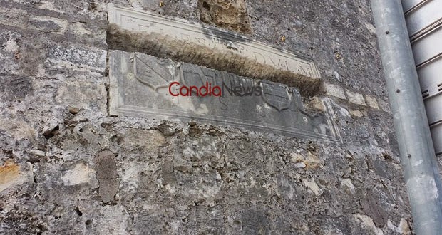 Κατέστρεψαν βενετσιάνικη επιγραφή στα Τείχη για να περάσουν ένα καλώδιο - Φωτογραφία 2