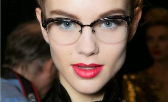 Make up tips για όσες φοράνε γυαλιά οράσεως - Φωτογραφία 1