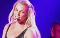 ΞΕΚΑΡΔΙΣΤΙΚΟ: Δείτε τι έπαθε η Britney Spears την ώρα που τραγουδούσε στη σκηνή [video]