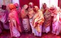 Holi Festival: Η εντυπωσιακή γιορτή στην Ινδία που γεμίζει τις πόλεις με χρώμα [photos] - Φωτογραφία 4