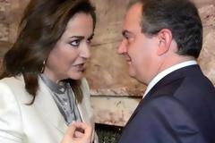 ΧΑΜΟΣ: Οι Καραμανλικοί εκτοξεύουν πυρά κατά της Ντόρας και του Κυριάκου με βροχή αναρτήσεων [photos]