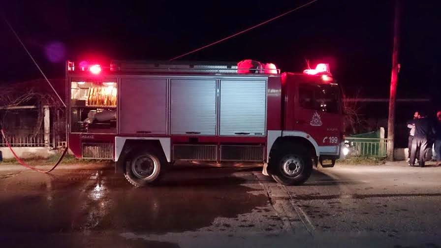Εύβοια: Παρκαρισμένο αυτοκίνητο τυλίχθηκε στις φλόγες - Φωτογραφία 3