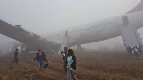 Αεροπλάνο των τουρκικών αερογραμμών προσγειώθηκε με τη μούρη! - Φωτογραφία 2