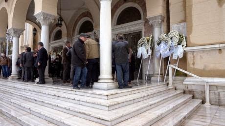 Πάτρα: Πλήθος κόσμου στην κηδεία του Αθανάσιου Φραντζή - Φωτογραφία 7