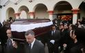Θρήνος στην κηδεία του Μανώλη Τζιράκη! [photos]