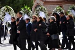 Πλήθος κόσμου στην κηδεία του Βασίλη Μαγγίνα