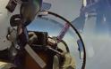 Απίστευτο βίντεο: Έτσι πετάει ένα σνακ μέσα σε F18! [video]
