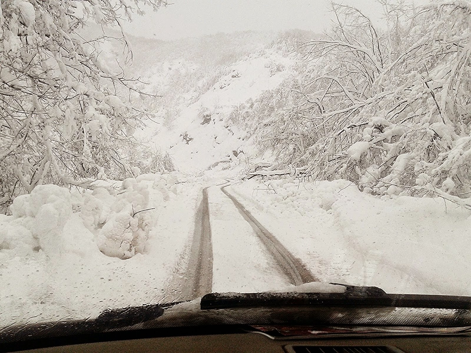 Εγκλωβισμένα τα ορεινά χωριά της Ξάνθης – Καλύφθηκαν από το χιόνι, κλειστά τα σχολεία - Φωτογραφία 1