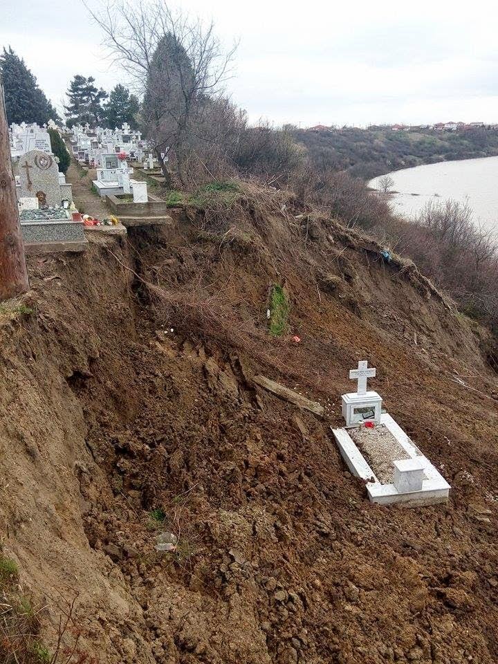 Στο έλεος της κακοκαιρίας η Θράκη – Άνοιξε η γη και... κατάπιε τάφο στο Ορμένιο! - Φωτογραφία 6