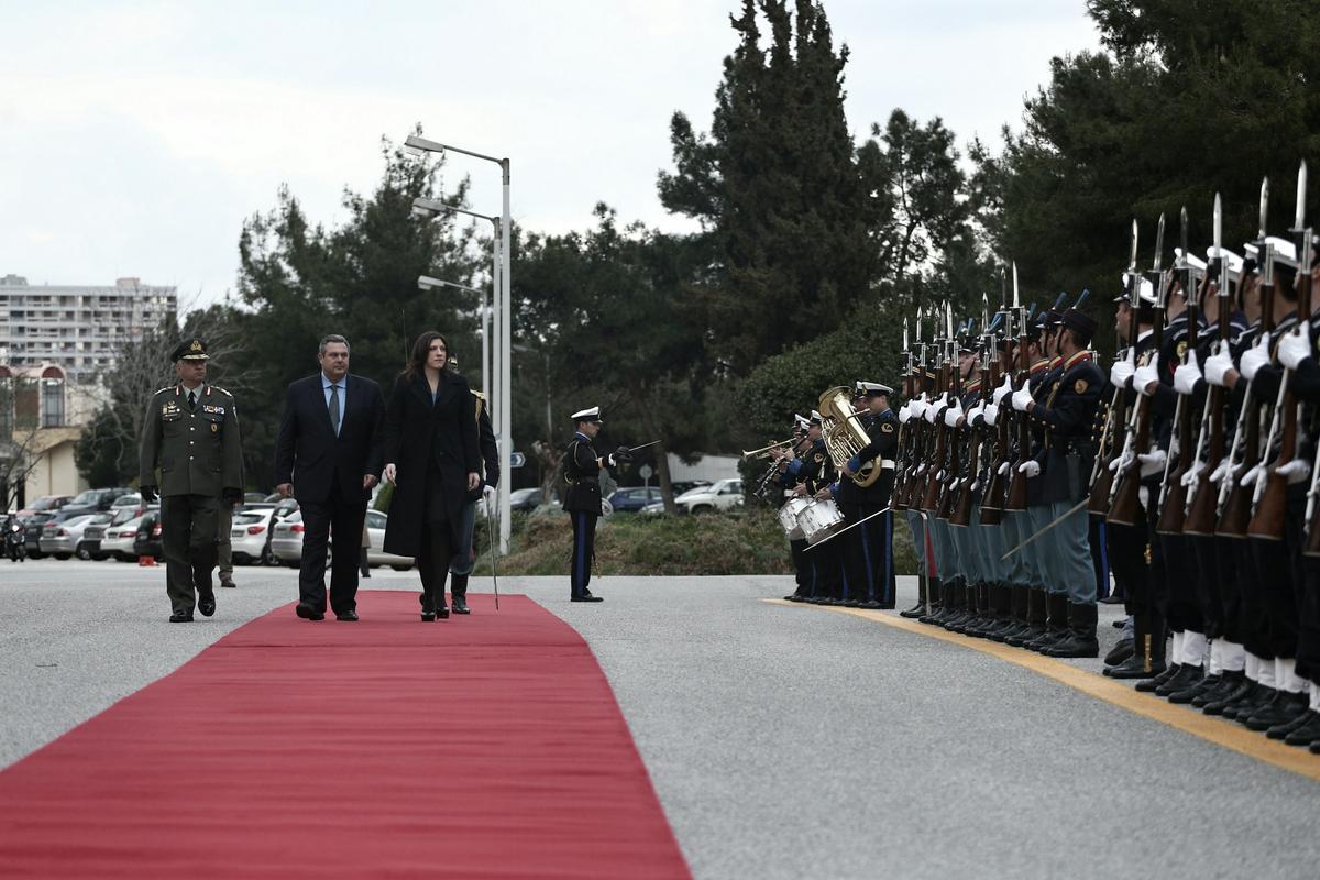 Η Ζωή επισκέφτηκε το Πεντάγωνο - Περπάτησε σε κόκκινα χαλιά και επιθεώρησε άγημα - Φωτογραφία 8