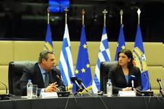 Επίσημη επίσκεψη της Προέδρου της Βουλής των Ελλήνων Ζωής Κωνσταντοπούλου στο Υπουργείο Εθνικής Άμυνας